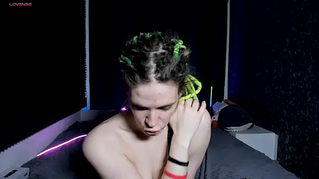 Snapshot of KIKI_Krash chatting on 01/05/26, 05:27 KIKI Krash online show from 01/05/26, 05:27