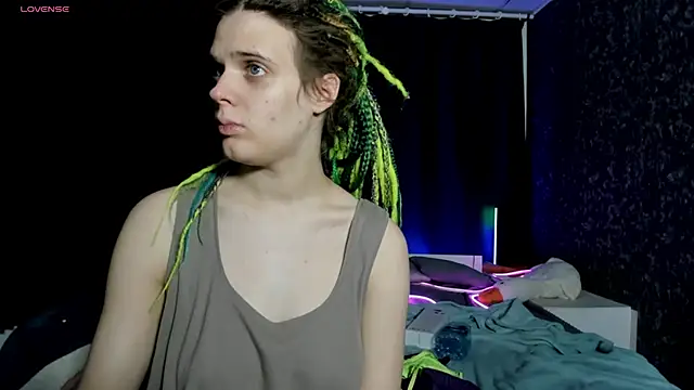 Snapshot of KIKI_Krash chatting on 12/23/25, 10:03 KIKI Krash online show from 12/23/25, 10:03