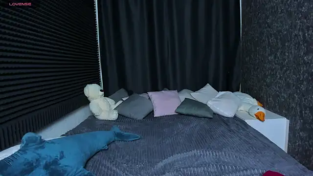 Snapshot of KIKI_Krash chatting on 02/11/25, 01:20 KIKI Krash online show from 02/11/25, 01:20