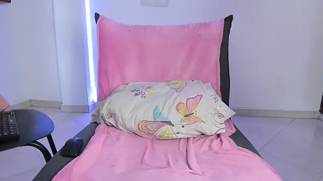 Snapshot of anniesweet- chatting on 01/05/26, 05:27 anniesweet- online show from 01/05/26, 05:27