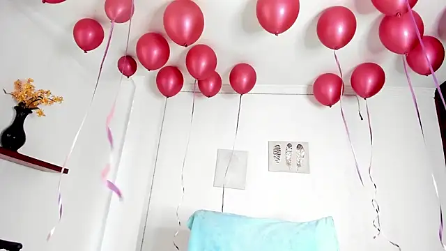 Snapshot of anniesweet- chatting on 11/07/25, 01:37 anniesweet- online show from 11/07/25, 01:37