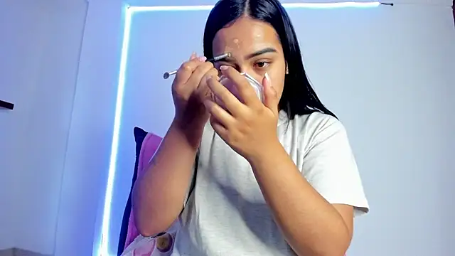 Snapshot of anniesweet- chatting on 04/11/26, 01:37 anniesweet- online show from 04/11/26, 01:37