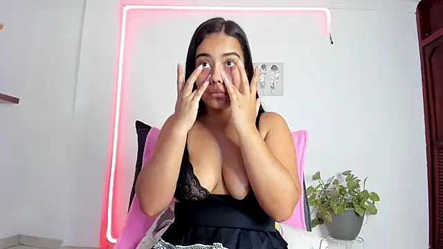 Snapshot of anniesweet- chatting on 11/28/25, 01:22 anniesweet- online show from 11/28/25, 01:22