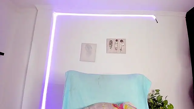 Snapshot of anniesweet- chatting on 11/12/25, 02:54 anniesweet- online show from 11/12/25, 02:54