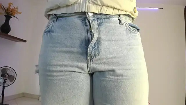 Snapshot of anniesweet- chatting on 01/17/26, 01:15 anniesweet- online show from 01/17/26, 01:15