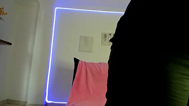 Snapshot of anniesweet- chatting on 11/25/25, 01:33 anniesweet- online show from 11/25/25, 01:33