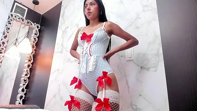 Emmy Cute18 online show from 10/31/25, 10:23