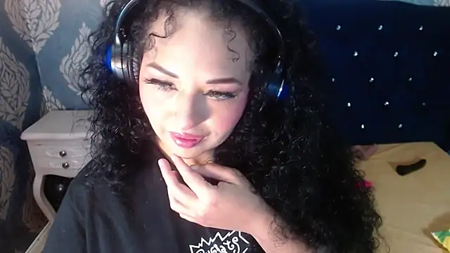 Snapshot of Sofiacowperx chatting on 04/28/26, 01:26 Sofiacowperx online show from 04/28/26, 01:26