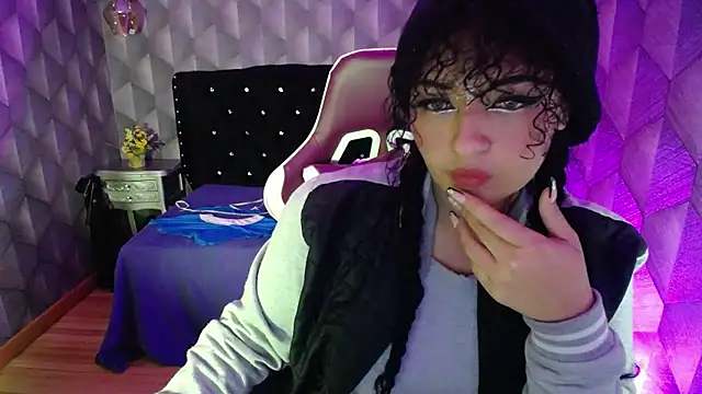 Snapshot of Sofiacowperx chatting on 02/21/25, 01:11 Sofiacowperx online show from 02/21/25, 01:11