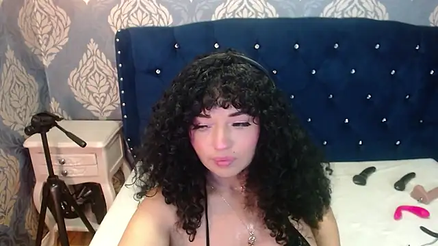 Snapshot of Sofiacowperx chatting on 05/21/26, 01:19 Sofiacowperx online show from 05/21/26, 01:19