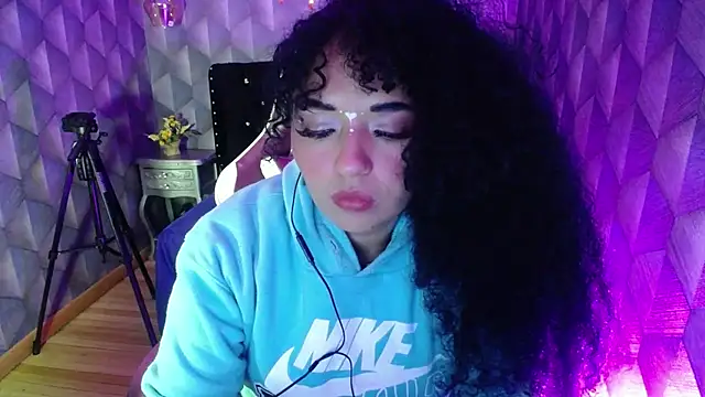 Snapshot of Sofiacowperx chatting on 02/16/25, 05:59 Sofiacowperx online show from 02/16/25, 05:59
