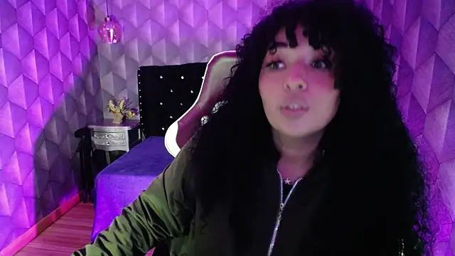 Snapshot of Sofiacowperx chatting on 03/05/25, 01:50 Sofiacowperx online show from 03/05/25, 01:50