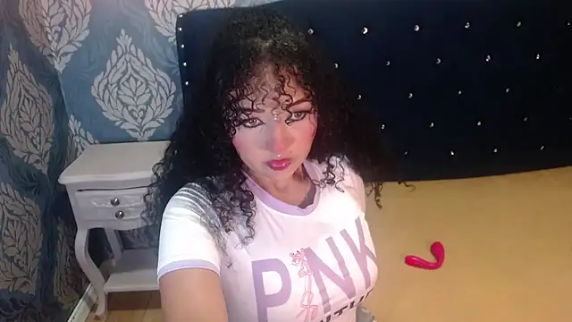 Sofiacowperx online show from 11/11/25, 02:01