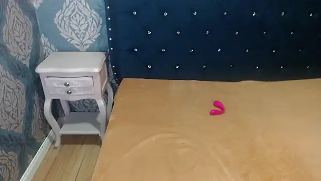 Sofiacowperx online show from 11/12/25, 04:55