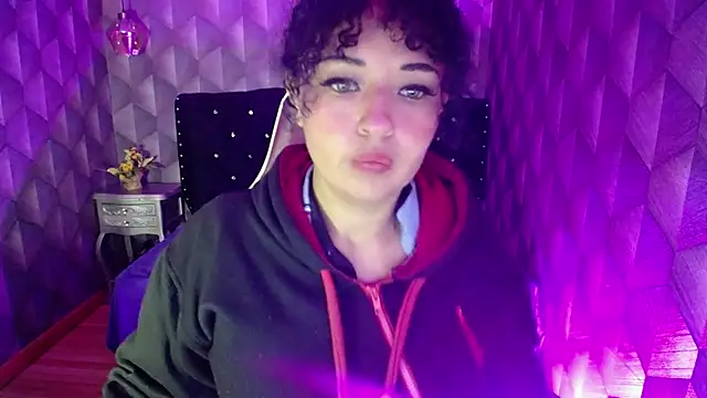 Snapshot of Sofiacowperx chatting on 02/19/25, 07:48 Sofiacowperx online show from 02/19/25, 07:48