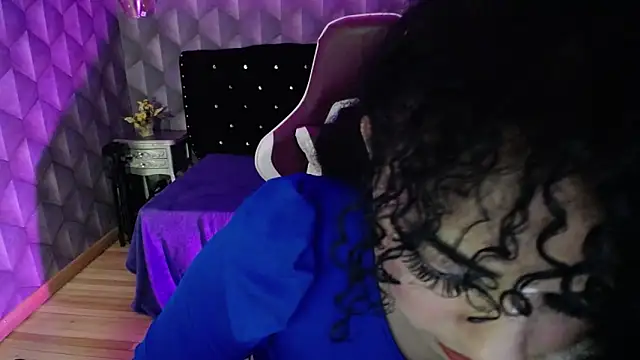 Snapshot of Sofiacowperx chatting on 02/15/25, 02:33 Sofiacowperx online show from 02/15/25, 02:33