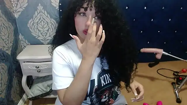 Snapshot of Sofiacowperx chatting on 10/11/25, 04:41 Sofiacowperx online show from 10/11/25, 04:41