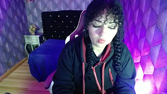 Snapshot of Sofiacowperx chatting on 02/22/25, 12:51 Sofiacowperx online show from 02/22/25, 12:51