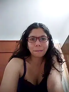 Snapshot of Carliina_Soussa chatting on 03/12/25, 09:45 Carliina Soussa online show from 03/12/25, 09:45