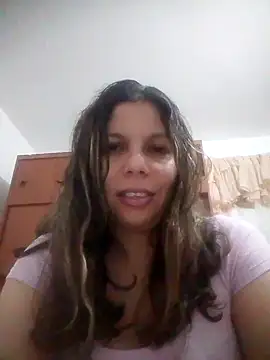 Snapshot of Carliina_Soussa chatting on 09/08/25, 11:37 Carliina Soussa online show from 09/08/25, 11:37
