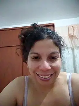 Snapshot of Carliina_Soussa chatting on 03/03/25, 02:33 Carliina Soussa online show from 03/03/25, 02:33