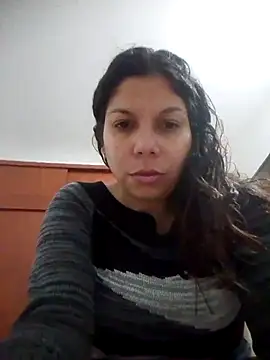 Snapshot of Carliina_Soussa chatting on 03/18/25, 10:04 Carliina Soussa online show from 03/18/25, 10:04