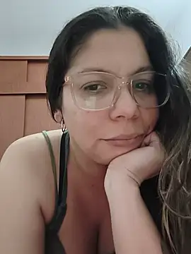 Snapshot of Carliina_Soussa chatting on 07/13/26, 01:49 Carliina Soussa online show from 07/13/26, 01:49