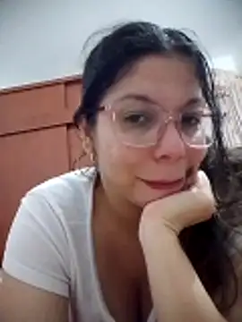 Snapshot of Carliina_Soussa chatting on 04/14/26, 11:43 Carliina Soussa online show from 04/14/26, 11:43