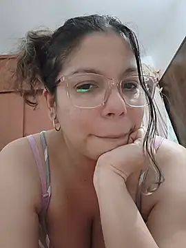 Snapshot of Carliina_Soussa chatting on 07/13/26, 11:48 Carliina Soussa online show from 07/13/26, 11:48