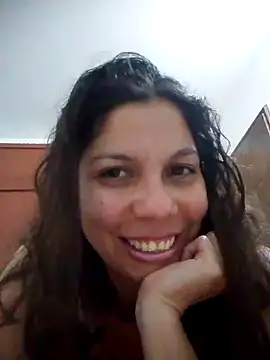 Snapshot of Carliina_Soussa chatting on 03/04/25, 05:00 Carliina Soussa online show from 03/04/25, 05:00