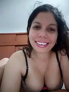 Snapshot of Carliina_Soussa chatting on 03/17/25, 10:08 Carliina Soussa online show from 03/17/25, 10:08