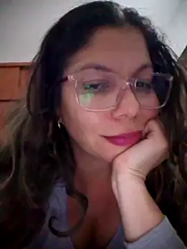 Snapshot of Carliina_Soussa chatting on 03/05/26, 11:43 Carliina Soussa online show from 03/05/26, 11:43