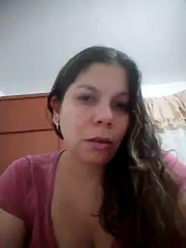 Snapshot of Carliina_Soussa chatting on 10/06/25, 11:27 Carliina Soussa online show from 10/06/25, 11:27