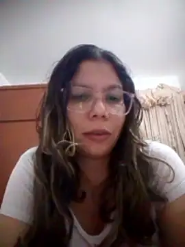 Snapshot of Carliina_Soussa chatting on 03/12/26, 11:53 Carliina Soussa online show from 03/12/26, 11:53