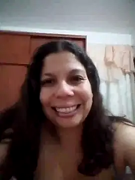 Snapshot of Carliina_Soussa chatting on 03/01/25, 11:26 Carliina Soussa online show from 03/01/25, 11:26