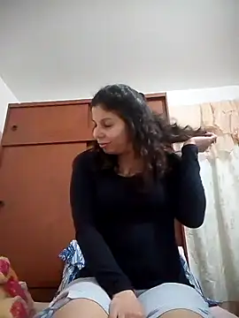 Snapshot of Carliina_Soussa chatting on 03/07/25, 04:24 Carliina Soussa online show from 03/07/25, 04:24