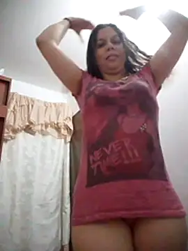 Snapshot of Carliina_Soussa chatting on 10/17/25, 11:06 Carliina Soussa online show from 10/17/25, 11:06