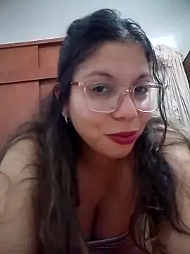 Snapshot of Carliina_Soussa chatting on 04/13/26, 05:00 Carliina Soussa online show from 04/13/26, 05:00