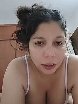 Snapshot of Carliina_Soussa chatting on 07/16/26, 11:57 Carliina Soussa online show from 07/16/26, 11:57