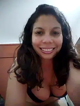 Snapshot of Carliina_Soussa chatting on 02/26/25, 02:52 Carliina Soussa online show from 02/26/25, 02:52