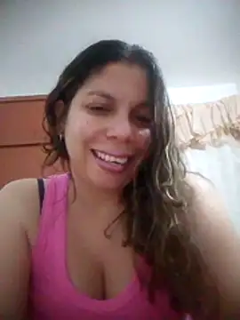 Snapshot of Carliina_Soussa chatting on 10/07/25, 11:39 Carliina Soussa online show from 10/07/25, 11:39