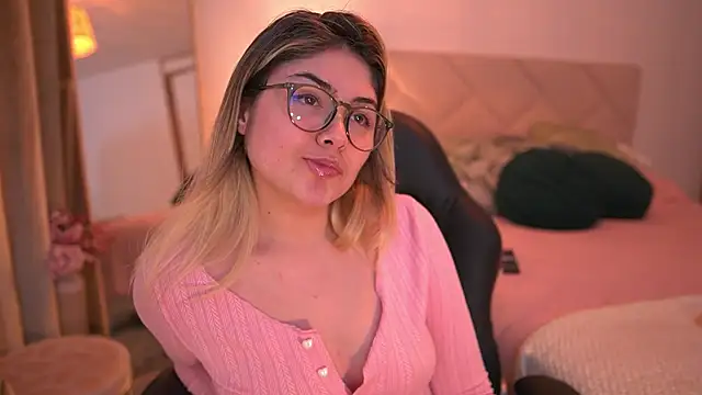 Lau Bee online show from 10/18/25, 12:56