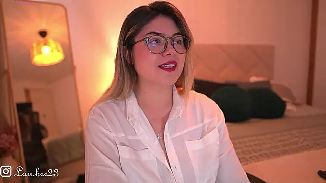 Lau Bee online show from 02/01/26, 04:49