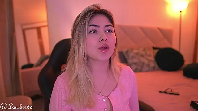 Lau Bee online show from 09/18/25, 06:22