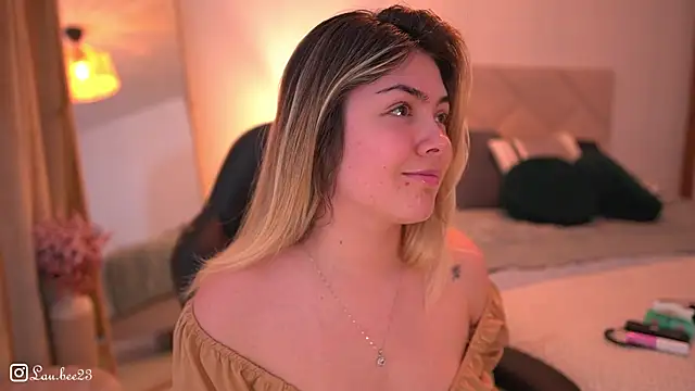 Lau Bee online show from 11/04/25, 05:39