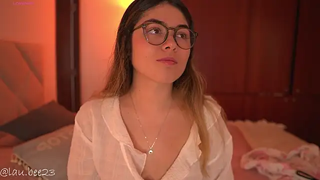 Lau Bee online show from 07/22/26, 07:16