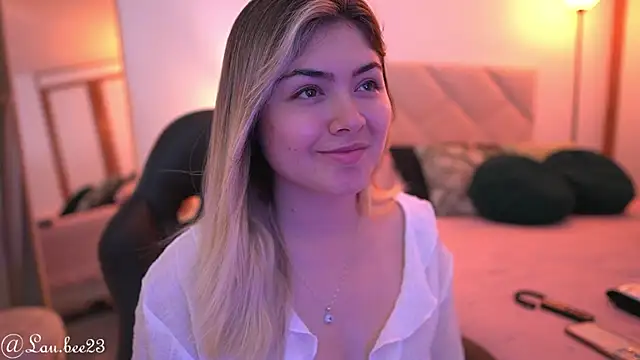 Lau Bee online show from 09/14/25, 06:30