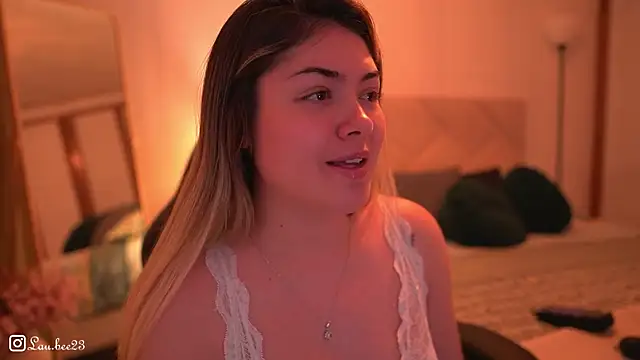 Lau Bee online show from 12/13/25, 08:04