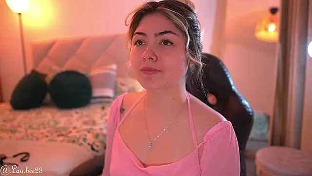 Lau Bee online show from 09/23/25, 05:31