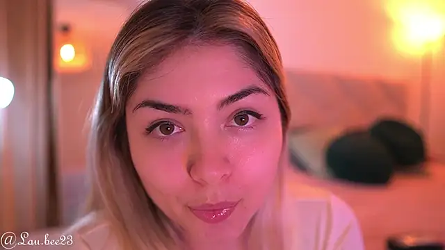 Lau Bee online show from 09/19/25, 06:23